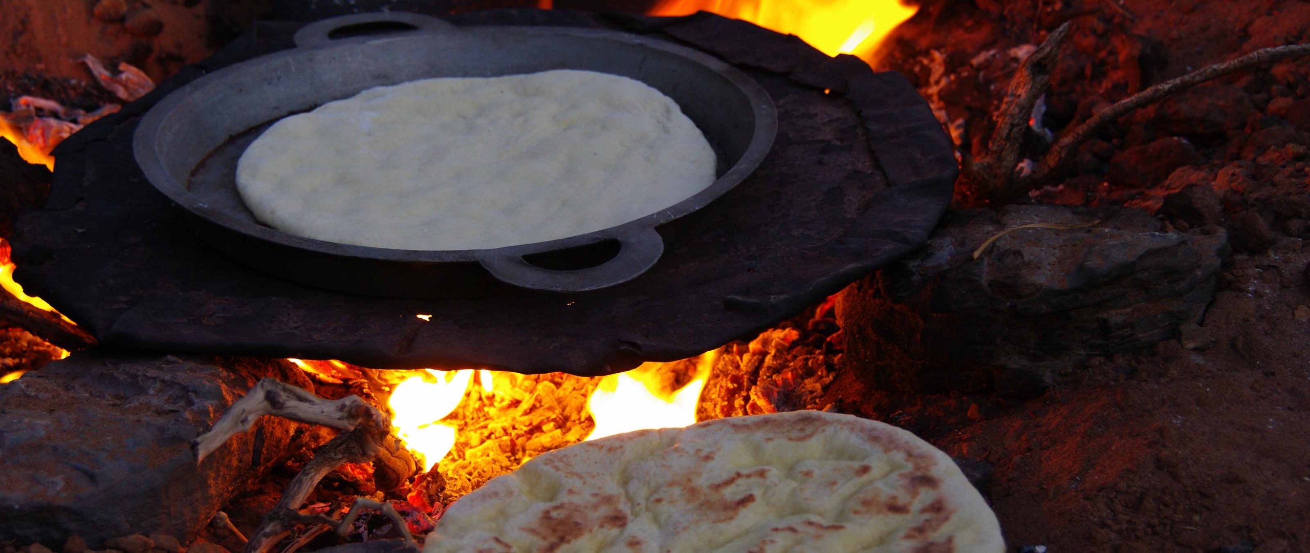 brot-backen-wueste-marokko-karawanenreise