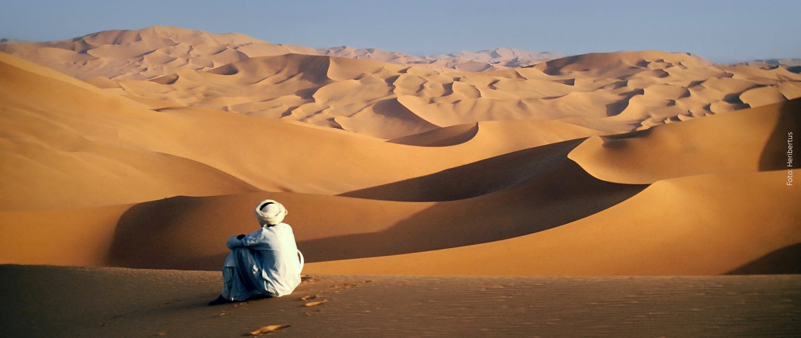 Tuareg-mit-Blick-in_erg-Tifernine